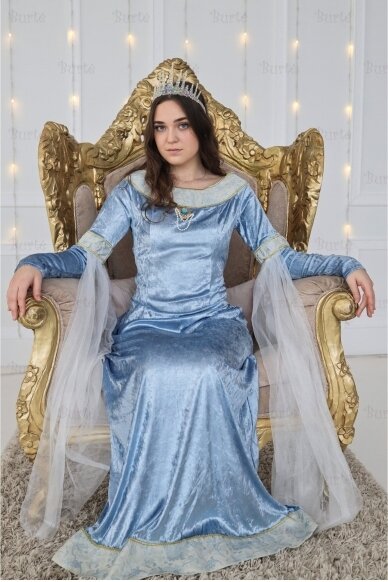 Medieval dress, light blue 1